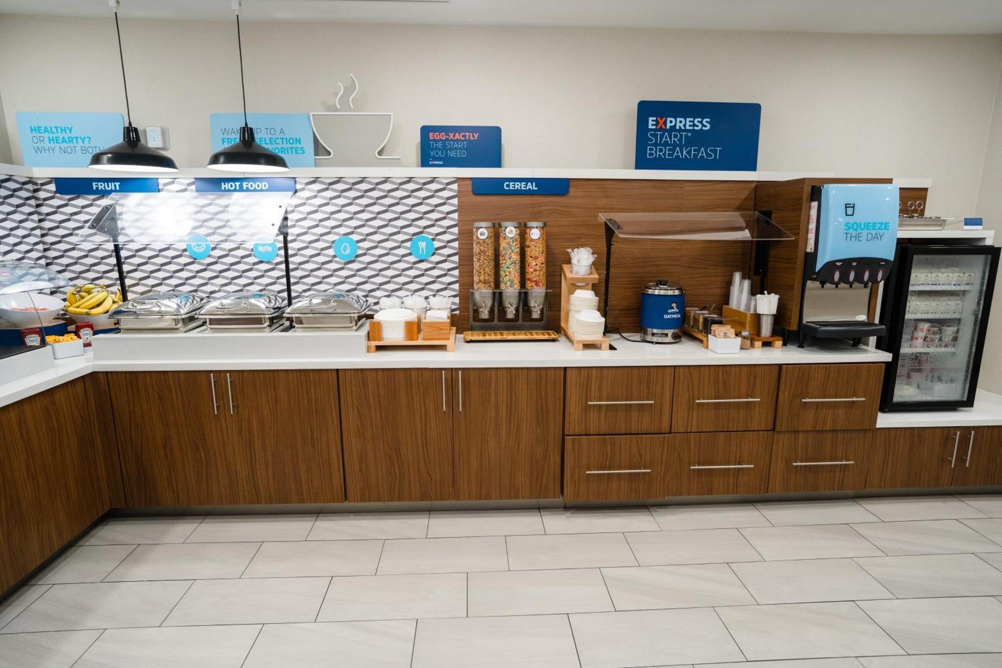柯达东 - 塞维尔智选假日酒店&套房 外观 照片